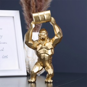 Orang Outan avec seau noir